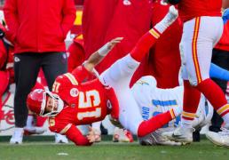 开云平台-悲情！NFL最强3冠四分卫馬(mǎ)霍姆斯(sī)，赛季报銷(xiāo)