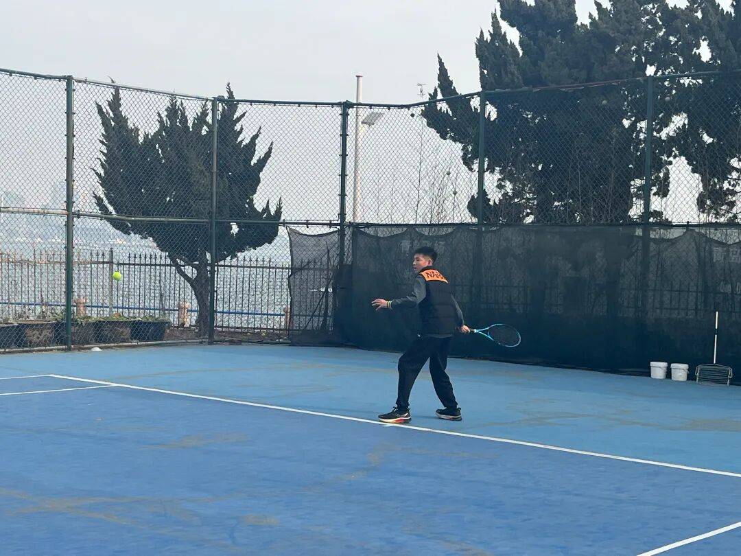 开云网址-喜报——青岛七中学子(zi)閃(shǎn)耀网球賽(sài)場(chǎng)