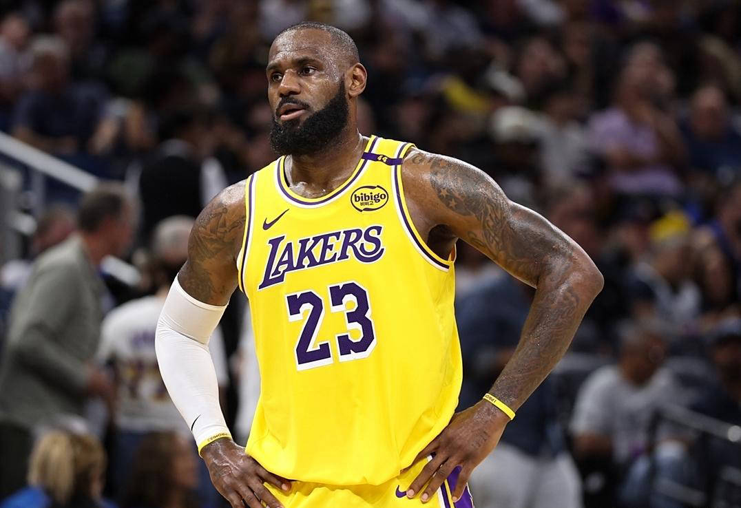 开云app-NFL悍(hàn)将赛前觀(guān)看詹姆(mǔ)斯集(jí)锦以(yǐ)激励自(zì)己备战！