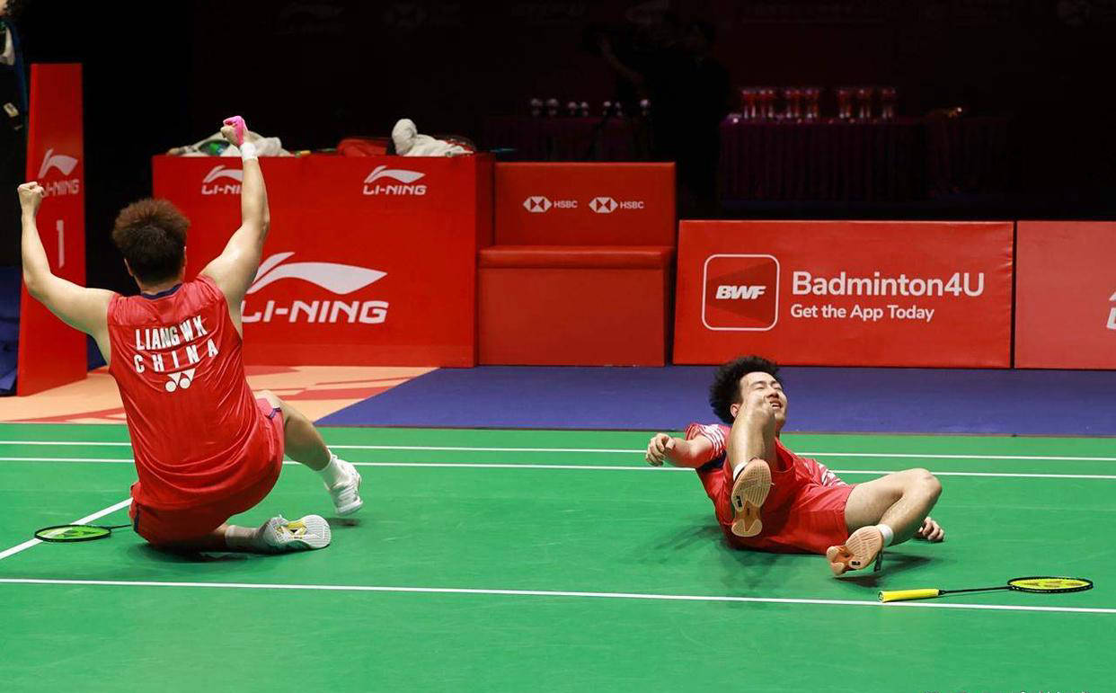 开云平台-中国羽毛球队终于夺得中国香港羽毛球公开赛男双冠军！