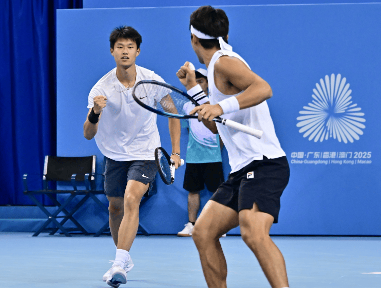 开云平台-全运会网球男双决赛:唐盛 / 孙浅 2-1 力克布云朝克特 / 郑展，逆转夺金