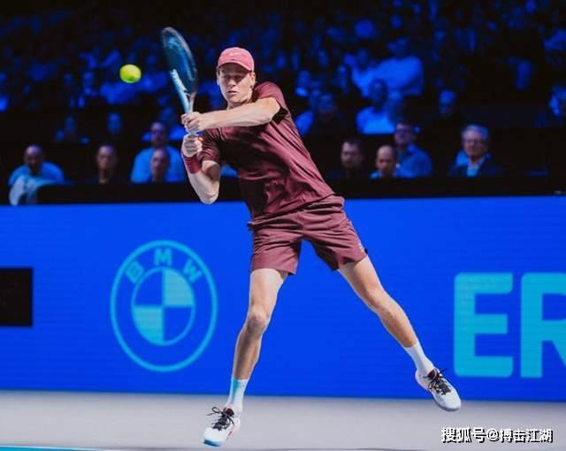 开云-0破發(fā)点+95%一發(fā)得(dé)分(fēn)率(lǜ)！辛納(nà)残暴横扫晋级！弗里茨(cí)险遭(zāo)一轮游