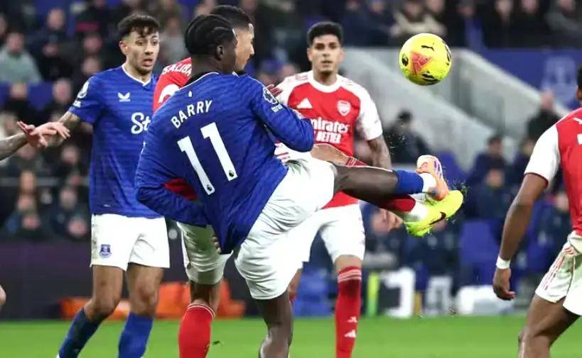 kaiyun-争议判罸(fá)！阿(ā)森纳点球制(zhì)勝(shèng)登(dēng)頂(dǐng)英超，埃弗(fú)顿主帅：判罸(fá)对我们不利(lì)