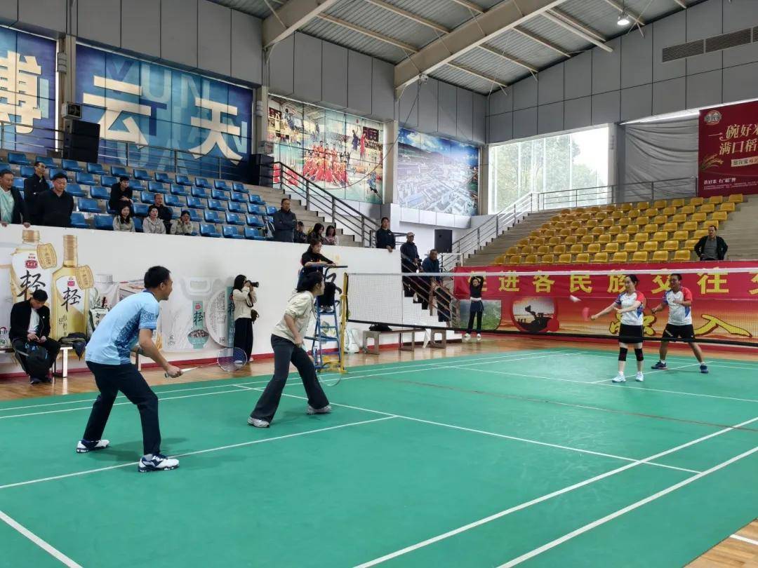 开云新闻-晋宁区“中国梦·劳动美”第四届職(zhí)工(gōng)羽毛球比(bǐ)賽(sài)暨首(shǒu)届“金(jīn)龍(lóng)鱼·丰益(yì)堂”杯羽毛球比(bǐ)賽(sài)圆满闭幕