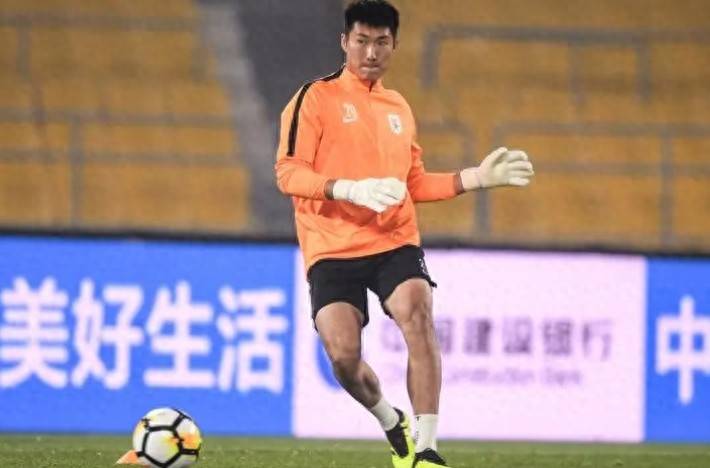 开运-意外！不是王大雷也不是于金永，他是唯一入围金手套奖的鲁能门将