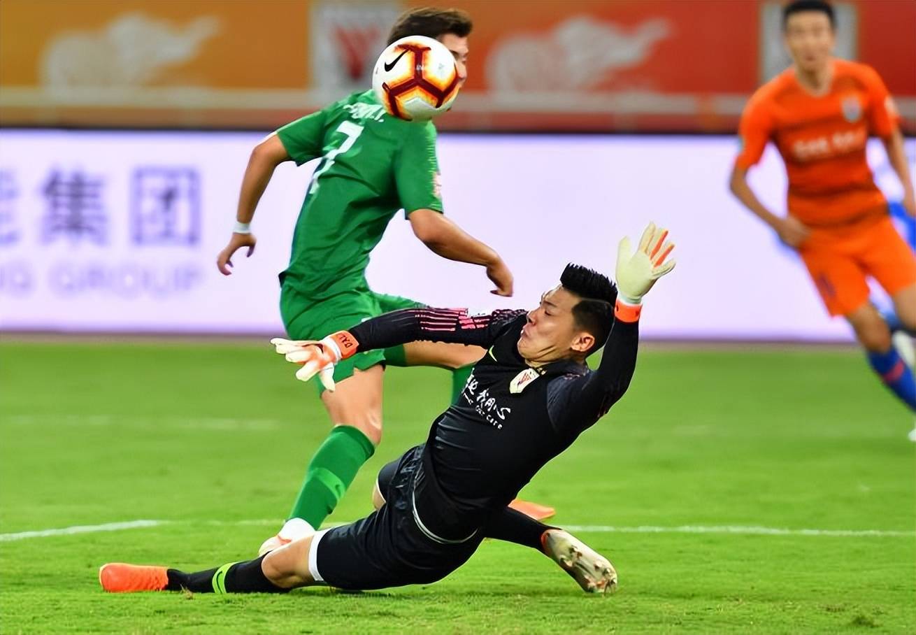 开运-意外！不是王大雷也不是于金永，他是唯一入围金手套奖的鲁能门将