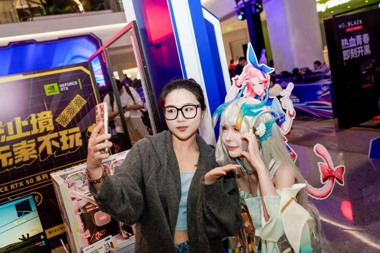 开云-电竞热潮席卷上海 2025全民电竞嘉年华线下淘汰赛圆满收官