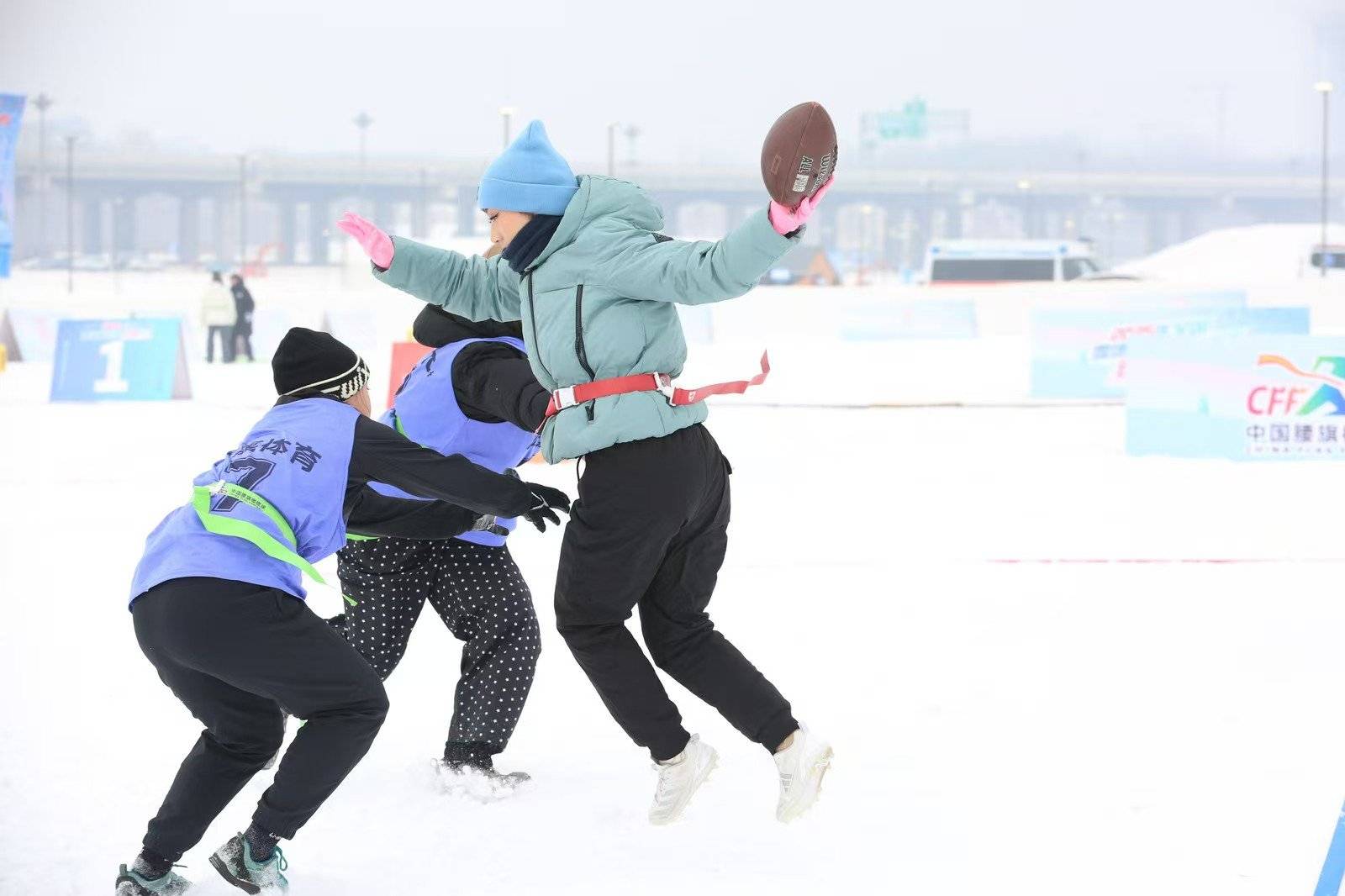 开云app-场景“上新” 规则“适新” 腰(yāo)旗(qí)橄(gǎn)欖(lǎn)球推广再添“新”活力